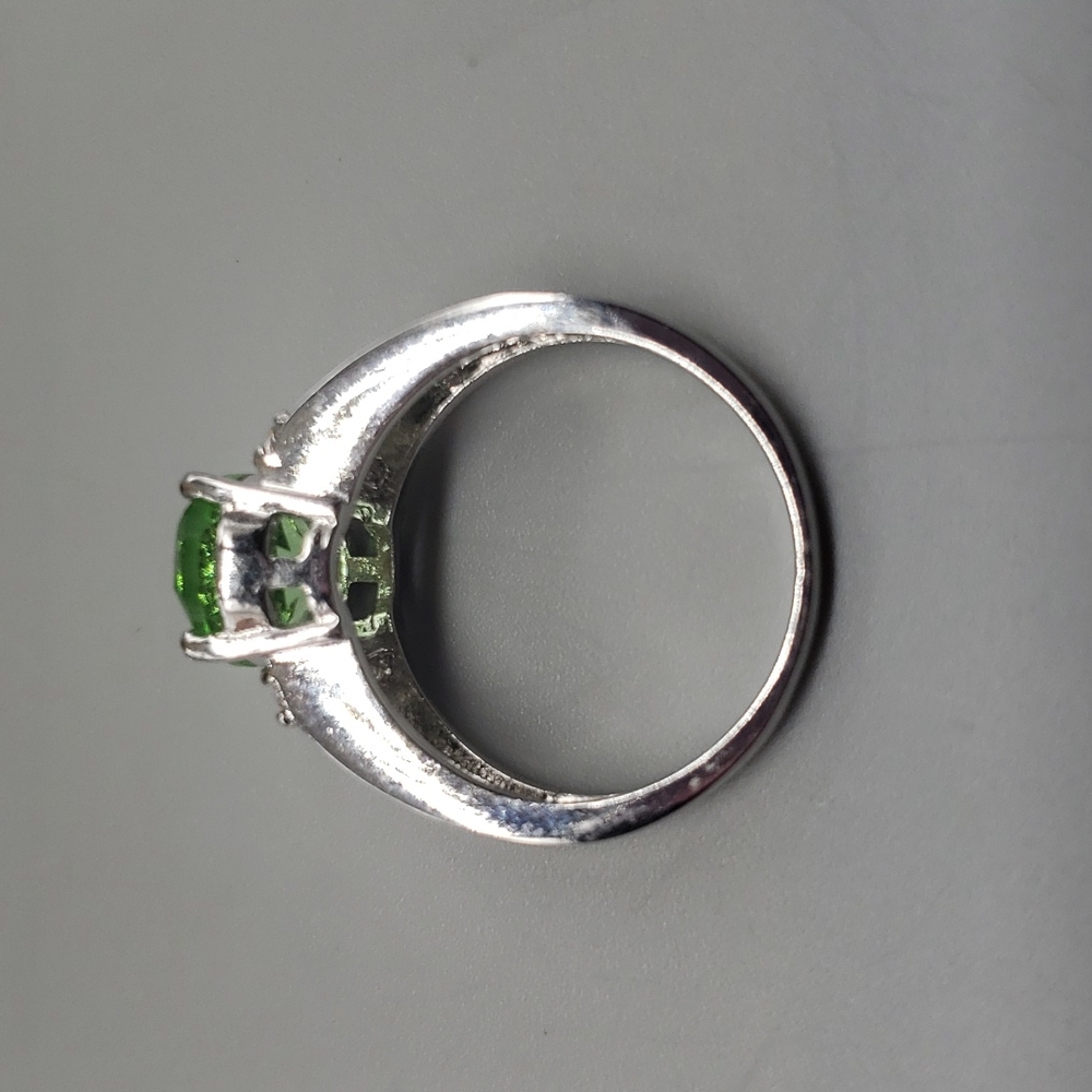 Peridot Ring - Picture 3 of 6